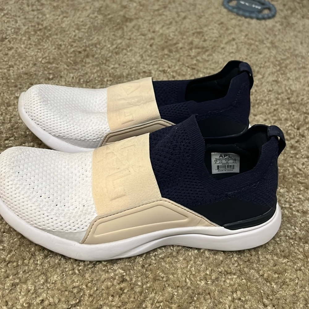 APL navy, cream, white